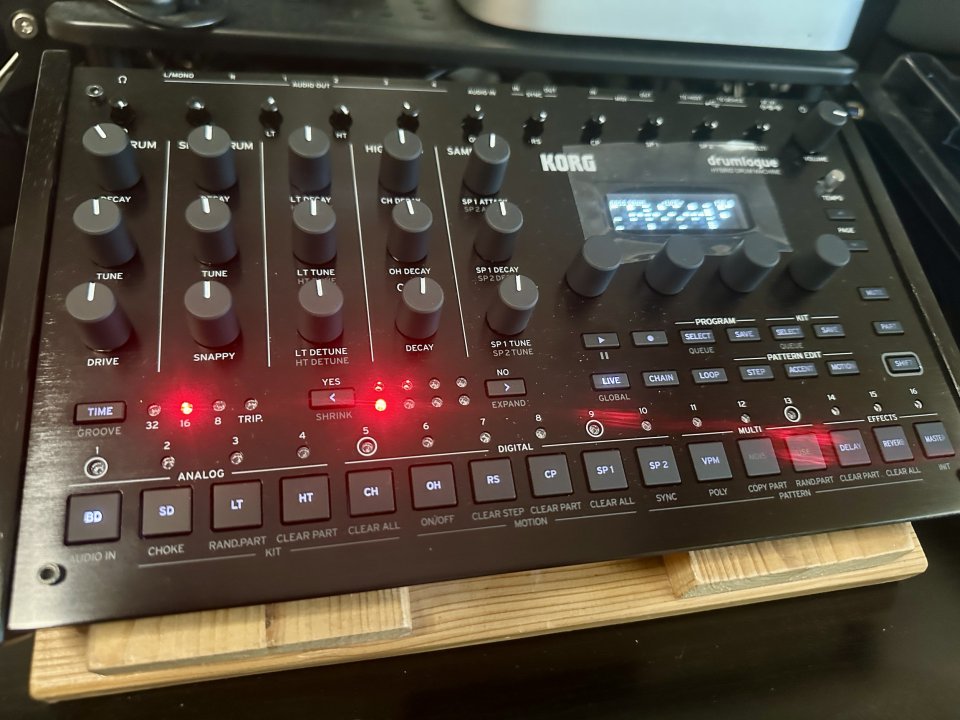 Korg Drumlogue de segunda mano · Foto 1 de 3 · Barcelona · 300 €