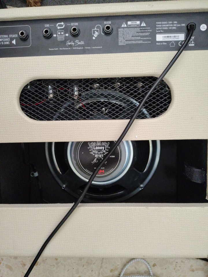 Amplificador Harley Benton Tube15 de segunda mano · Foto 2 de 2 · Sevilla · 200 €