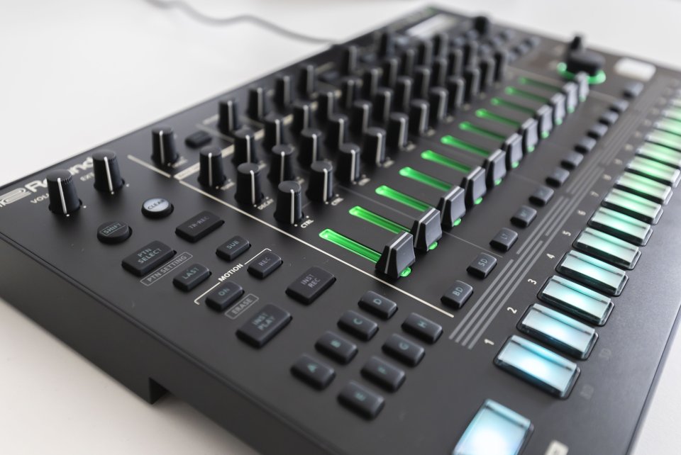 Roland TR-8S Como nueva + garantía Thomann de segunda mano · Foto 5 de 9 · Almería · 590 €