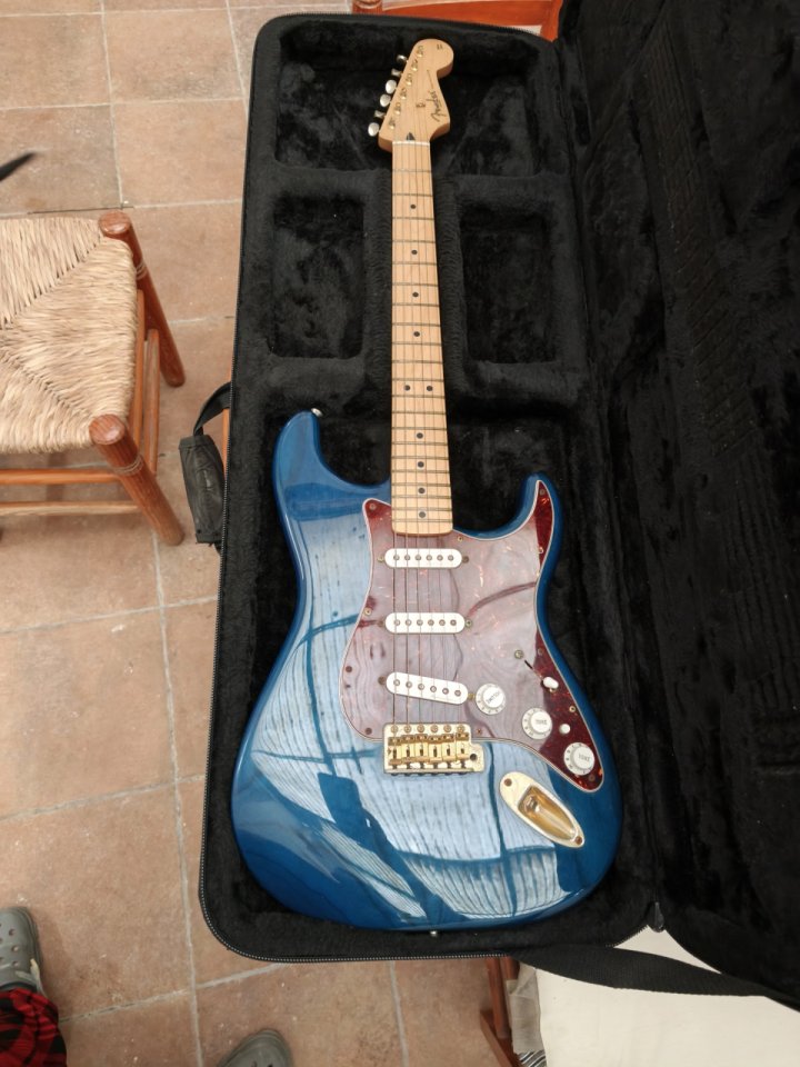 Fender Stratocaster Deluxe (Clapton) de segunda mano · Foto 2 de 5 · Alicante · 980 €