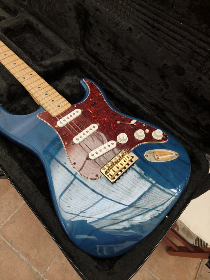 Fender Stratocaster Deluxe (Clapton) de segunda mano · Foto 3 de 5 · Alicante · 980 €