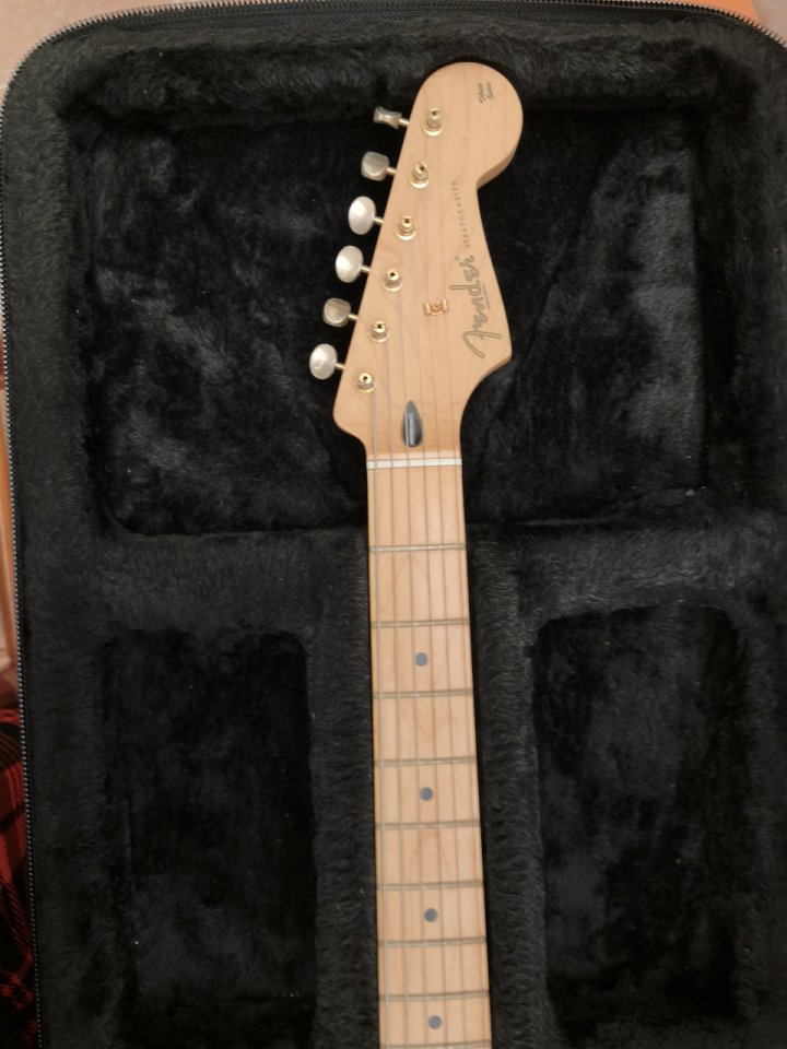 Fender Stratocaster Deluxe (Clapton) de segunda mano · Foto 4 de 5 · Alicante · 980 €