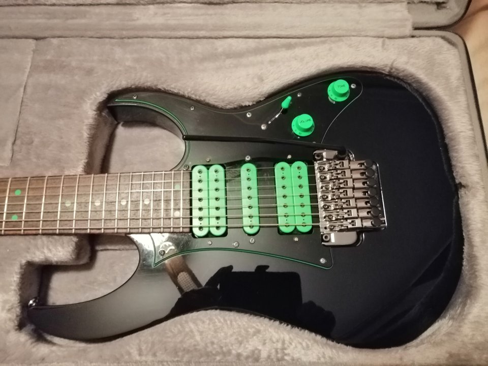 Ibanez UV70P-BK de segunda mano · Foto 3 de 10 · Cantabria · 920 €