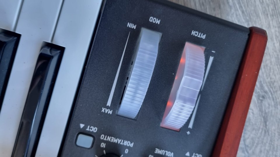 Sintetizador Behringer Deepmind 6 con Estuche Rígido - Buen estado