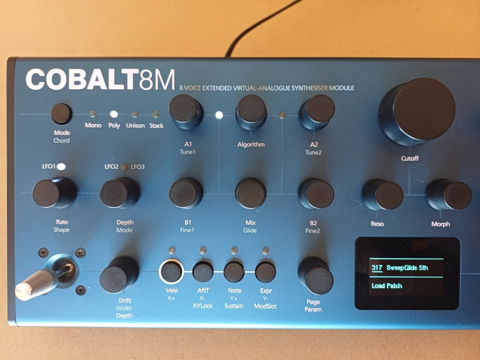 Modal Cobalt 8 M de segunda mano · Foto 2 de 9 · Valencia · 349 €