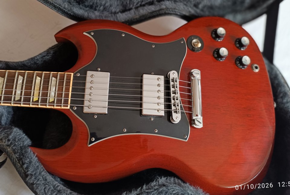Gibson SG standard cherry 2005 de segunda mano · Foto 2 de 5 · Madrid · 1350 €