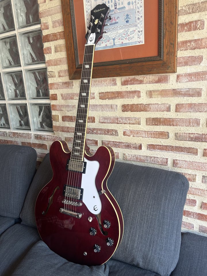 Epiphone Noel Gallagher (Nueva con Estuche) de segunda mano · Foto 1 de 3 · Valencia · 599 €