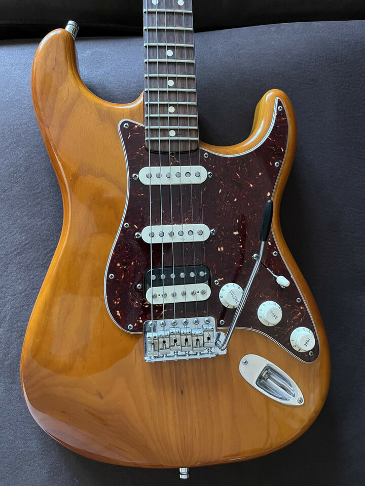 Fender FSR Stratocaster HSS TBX boost