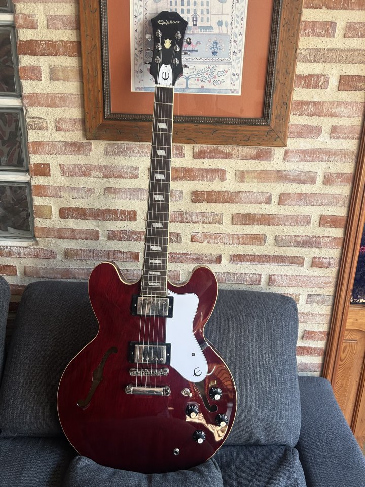 Epiphone Noel Gallagher (Nueva con Estuche) de segunda mano · Foto 3 de 3 · Valencia · 599 €