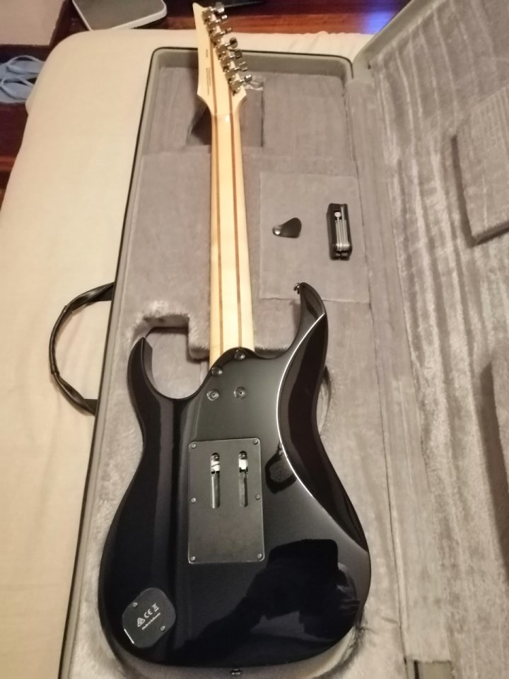 Ibanez UV70P-BK de segunda mano · Foto 8 de 10 · Cantabria · 920 €