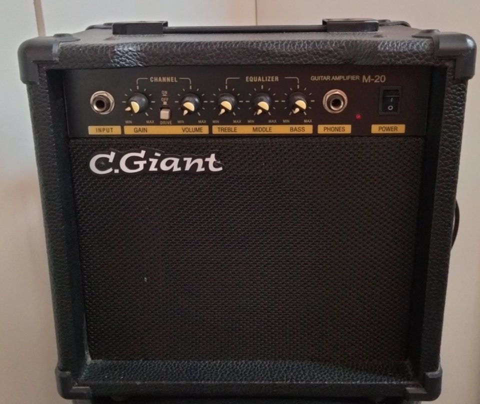 Amplificador Giant -M20 de segunda mano · Foto 1 de 2 · Las Palmas · 30 €