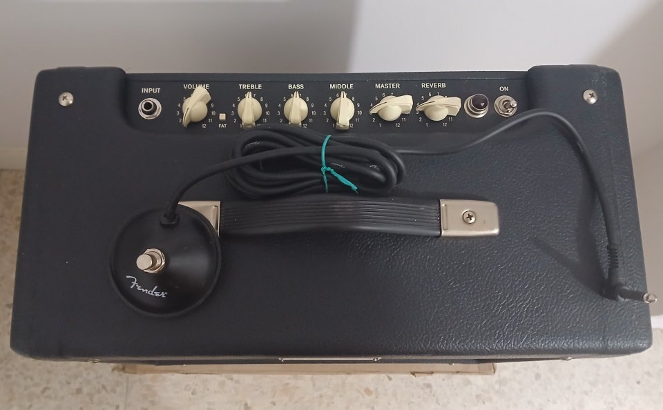 Amplificador Fender Blues Junior IV de segunda mano · Foto 3 de 5 · Cantabria · 595 €