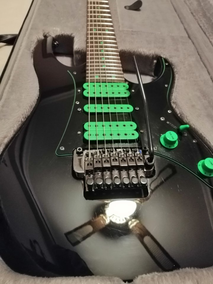 Ibanez UV70P-BK de segunda mano · Foto 9 de 10 · Cantabria · 920 €