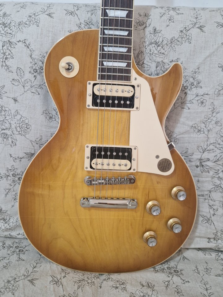 Gibson Les Paul Classic Honeyburst 2022 - Demo de segunda mano · Foto 1 de 10 · Madrid · 1500 €