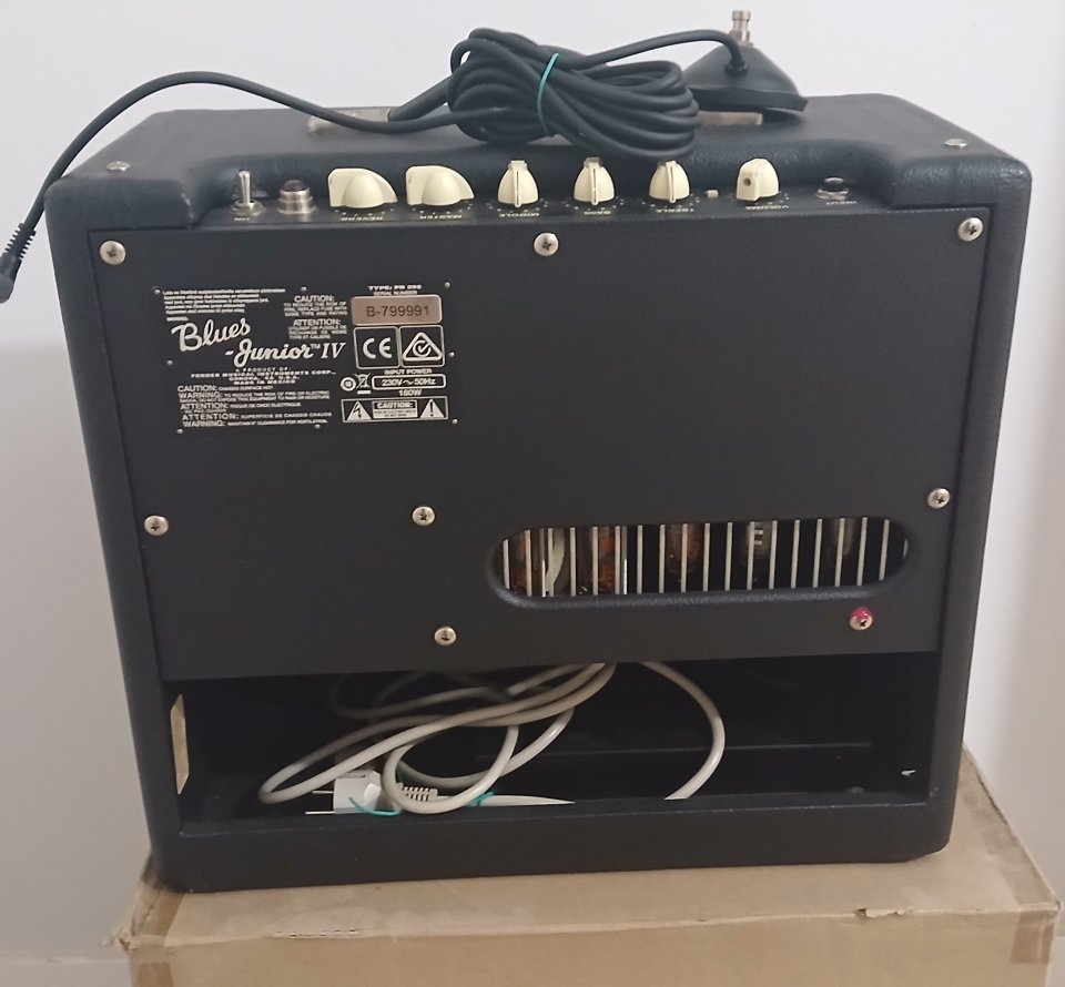 Amplificador Fender Blues Junior IV de segunda mano · Foto 4 de 5 · Cantabria · 595 €