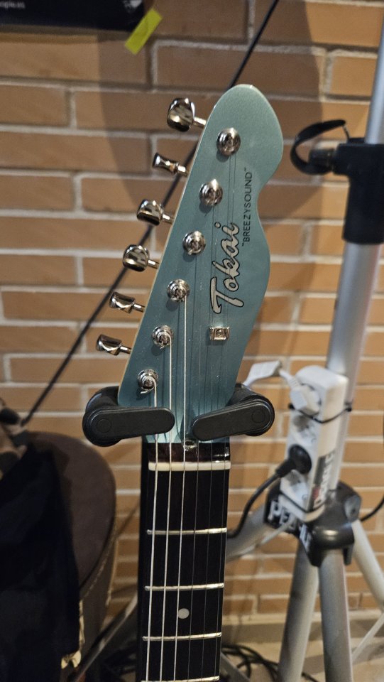 Vendo mis guitarras de segunda mano · Foto 3 de 4 · Madrid · 1 €
