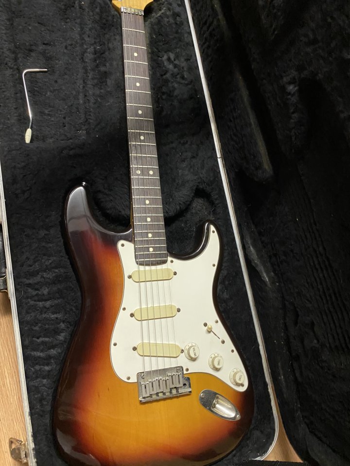Fender Stratocaster Plus de segunda mano · Foto 1 de 5 · Alicante · 1450 €