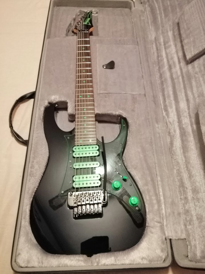 Ibanez UV70P-BK de segunda mano · Foto 1 de 10 · Cantabria · 920 €