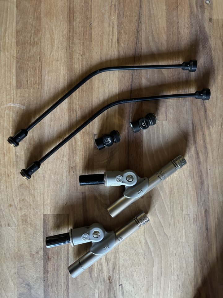 Par de AKG 451E con capsulas CK28, tubos de extension VR1 y A51 de segunda mano · Foto 1 de 6 · Granada · 1500 €
