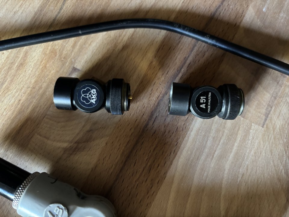 Par de AKG 451E con capsulas CK28, tubos de extension VR1 y A51 de segunda mano · Foto 2 de 6 · Granada · 1500 €