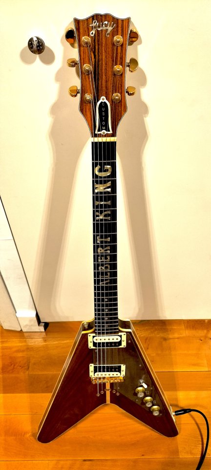 LUCY Albert King flying V by Luthier's Hut