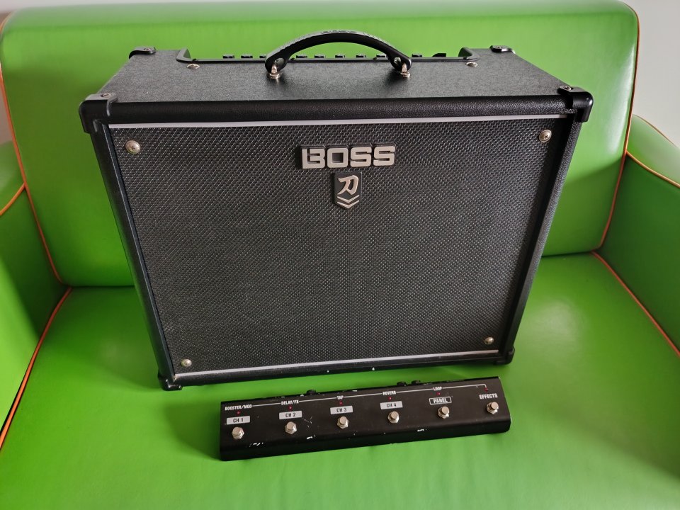Boss katana 100 mk2 + pedal GA-Fc de segunda mano · Foto 1 de 7 · Cantabria · 230 €