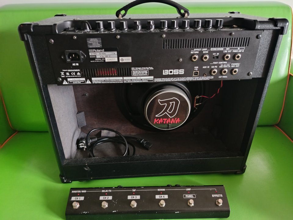 Boss katana 100 mk2 + pedal GA-Fc de segunda mano · Foto 2 de 7 · Cantabria · 230 €