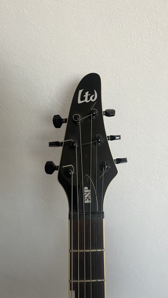 Guitarra barítona LTD HB-300 27" Made in Korea