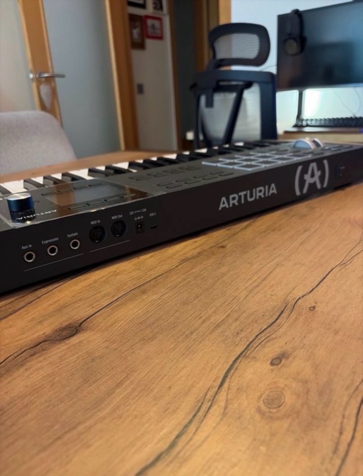 Arturia KeyLab 61 mk3 + V Collection 9 y Pigments de segunda mano · Foto 4 de 6 · Barcelona · 600 €