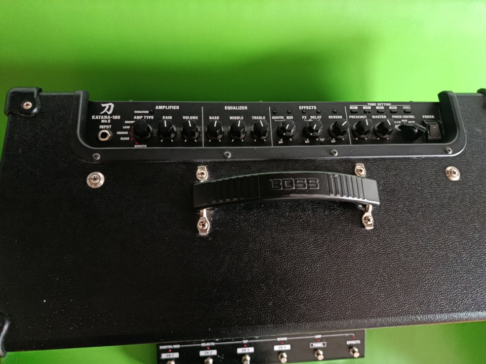 Boss katana 100 mk2 + pedal GA-Fc de segunda mano · Foto 4 de 7 · Cantabria · 230 €