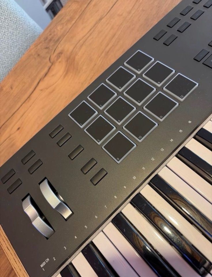 Arturia KeyLab 61 mk3 + V Collection 9 y Pigments de segunda mano · Foto 5 de 6 · Barcelona · 600 €