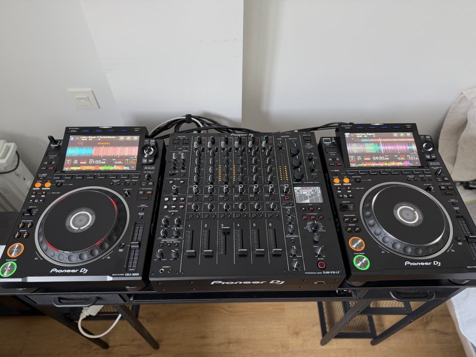 Pack: 2x Pioneer CDJ-3000 + DJM-V10 LF + Decksavers (Estado Impecable) de segunda mano · Foto 2 de 8 · La Rioja · 7200 €