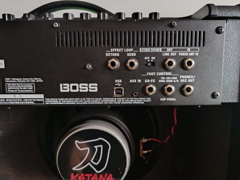 Boss katana 100 mk2 + pedal GA-Fc de segunda mano · Foto 5 de 7 · Cantabria · 230 €