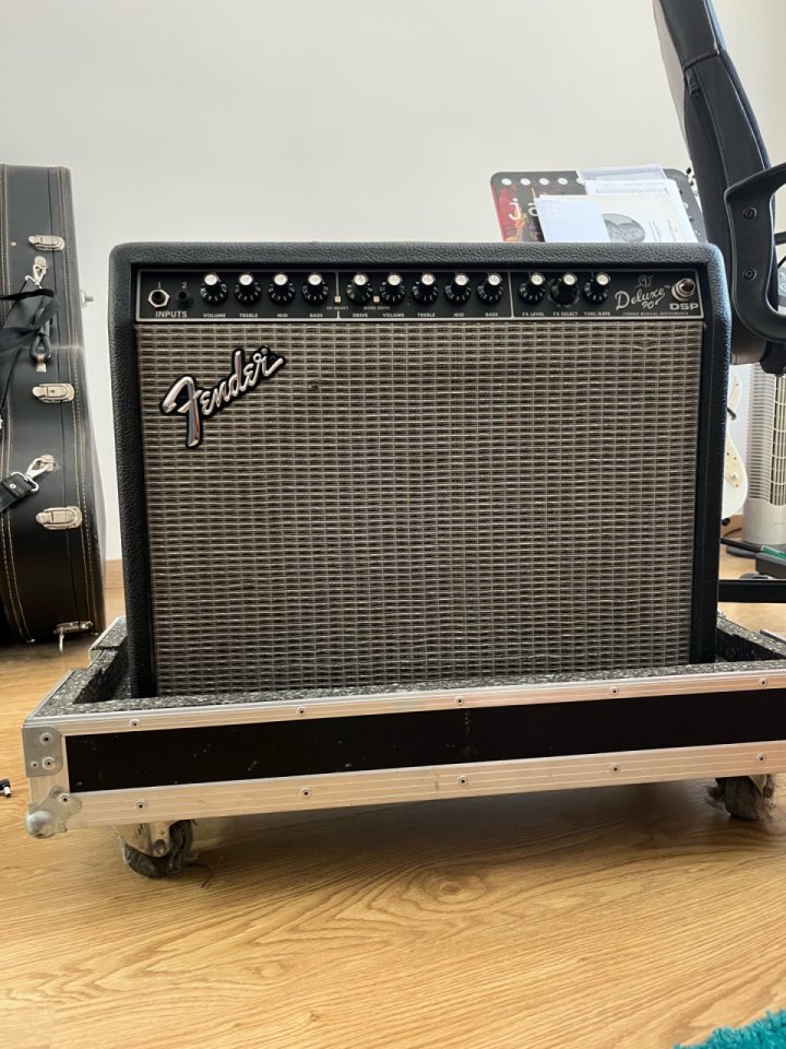 Fender deluxe 90 de segunda mano · Foto 1 de 5 · Barcelona · 50 €
