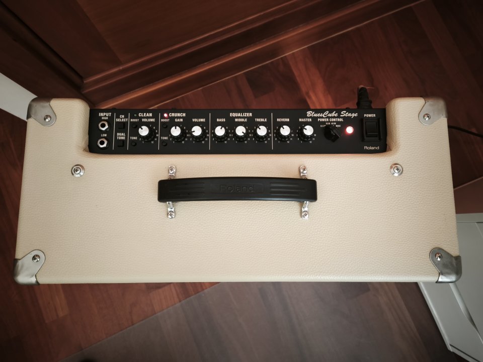 Amplificador Roland Blues Cube Stage de segunda mano · Foto 3 de 8 · Málaga · 500 €