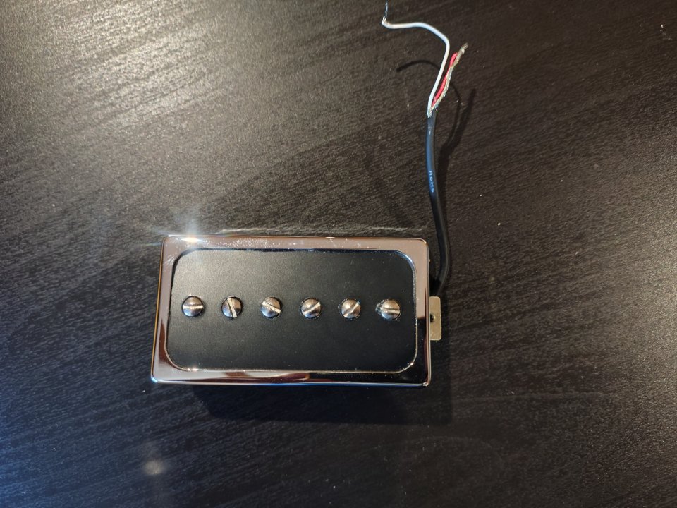 Pastilla P90 en formato humbucker B&B de segunda mano · Foto 1 de 3 · Granada · 60 €