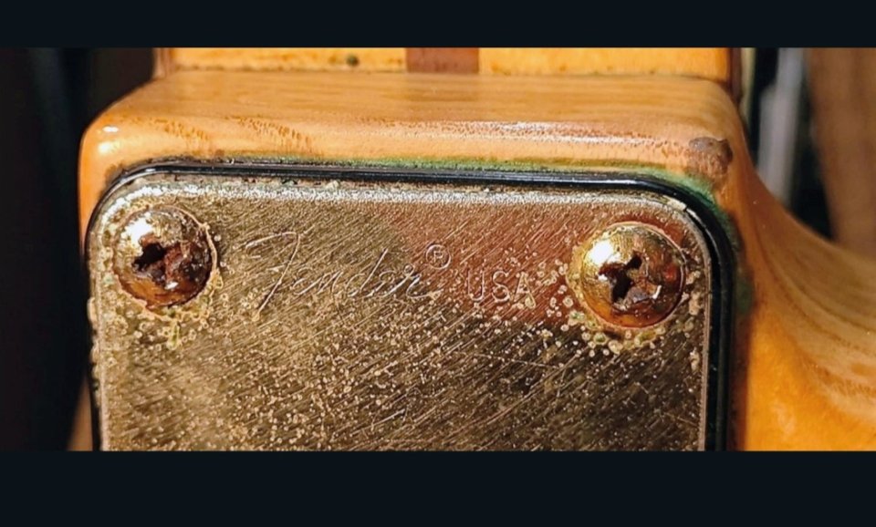 Fender stratocaster the strat 1980 decapada!!!