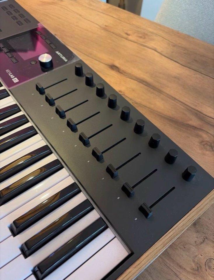 Arturia KeyLab 61 mk3 + V Collection 9 y Pigments de segunda mano · Foto 6 de 6 · Barcelona · 600 €
