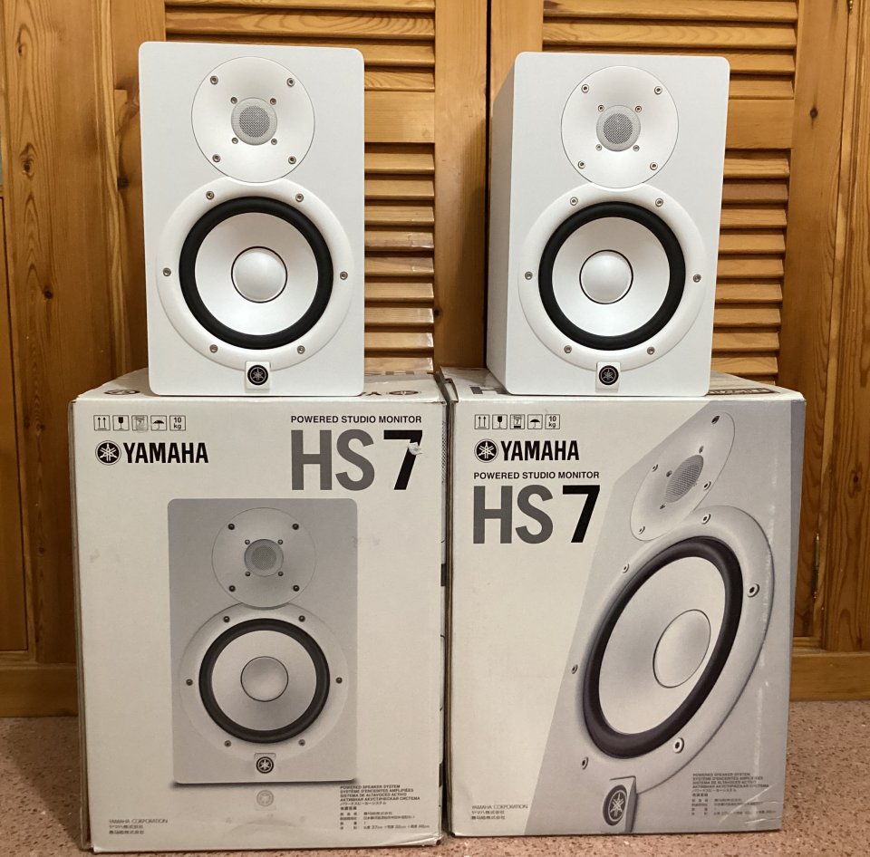 Pareja de monitores de estudio YAMAHA HS7 BLANCOS de segunda mano · Foto 1 de 8 · Murcia · 340 €
