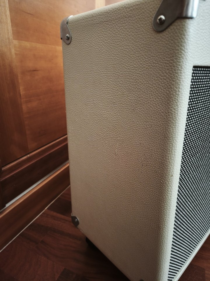 Amplificador Roland Blues Cube Stage de segunda mano · Foto 6 de 8 · Málaga · 500 €