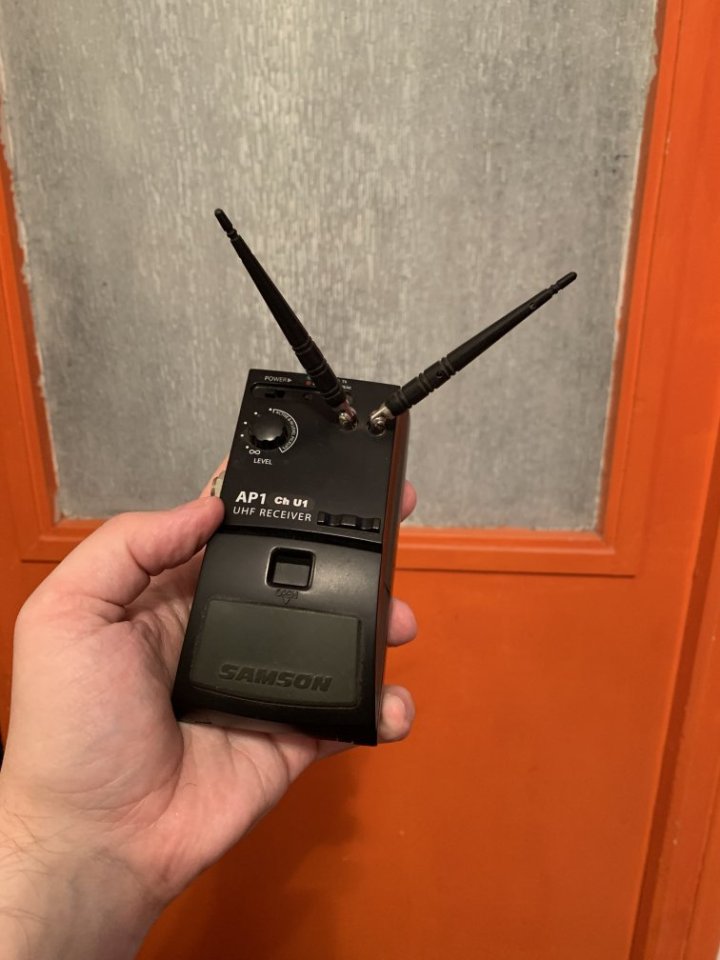 Samson Airline AP1 sistema inalámbrico "stompbox" con micrófono modelo AG1