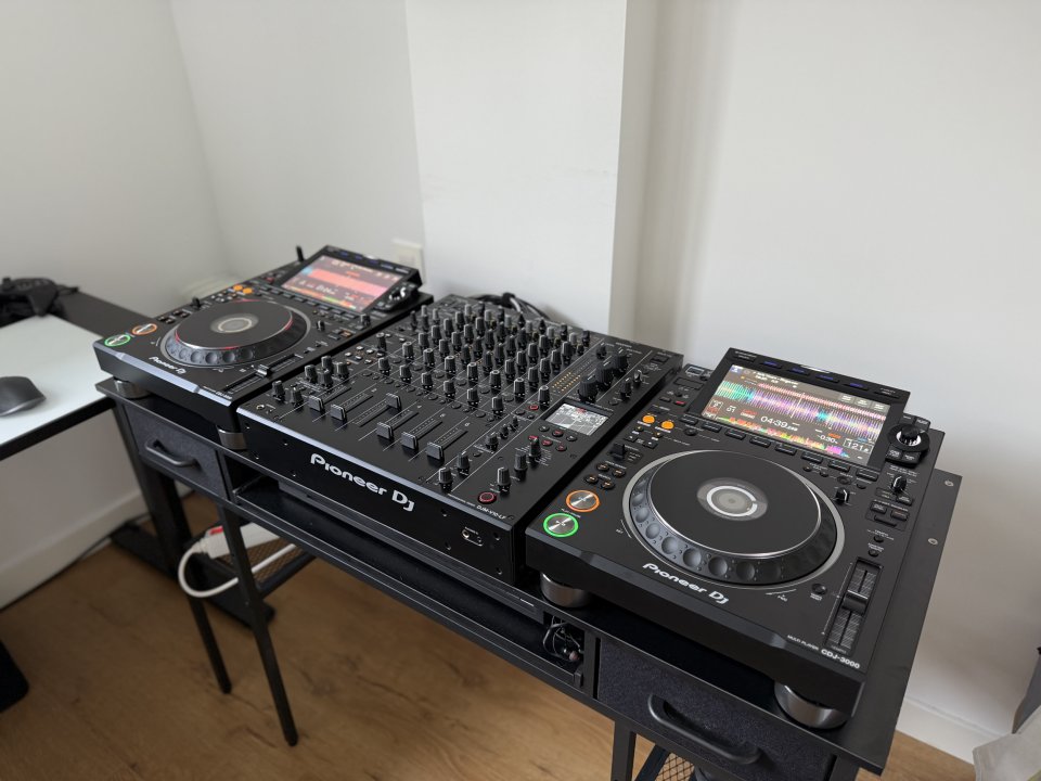 Pack: 2x Pioneer CDJ-3000 + DJM-V10 LF + Decksavers (Estado Impecable) de segunda mano · Foto 6 de 8 · La Rioja · 7200 €