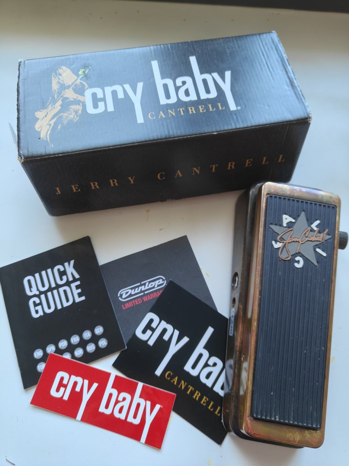 Keeley Aria, Proco Rat2, Line6 HX Effects, CryBaby... (Listado) de segunda mano · Foto 1 de 10 · Badajoz · 100 €