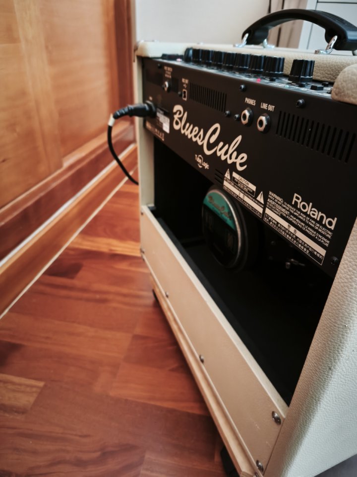 Amplificador Roland Blues Cube Stage de segunda mano · Foto 7 de 8 · Málaga · 500 €