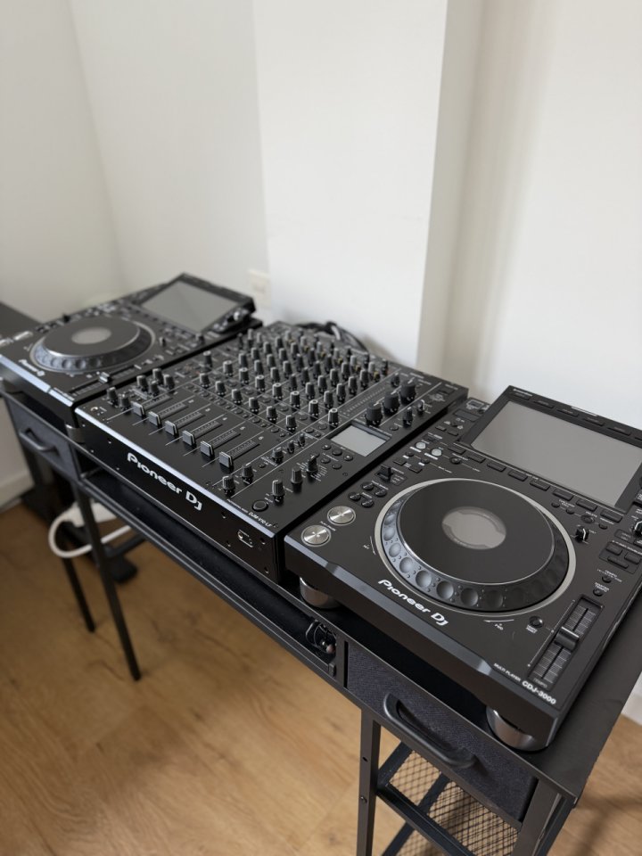 Pack: 2x Pioneer CDJ-3000 + DJM-V10 LF + Decksavers (Estado Impecable) de segunda mano · Foto 7 de 8 · La Rioja · 7200 €