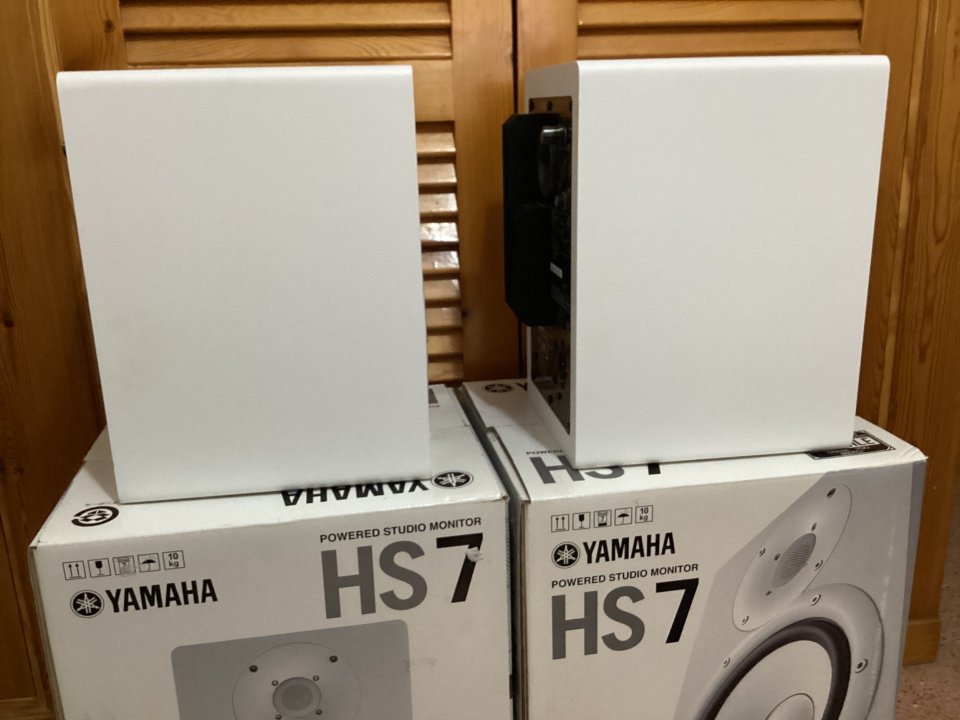 Pareja de monitores de estudio YAMAHA HS7 BLANCOS de segunda mano · Foto 5 de 8 · Murcia · 340 €