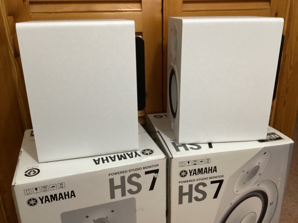 Pareja de monitores de estudio YAMAHA HS7 BLANCOS de segunda mano · Foto 6 de 8 · Murcia · 340 €