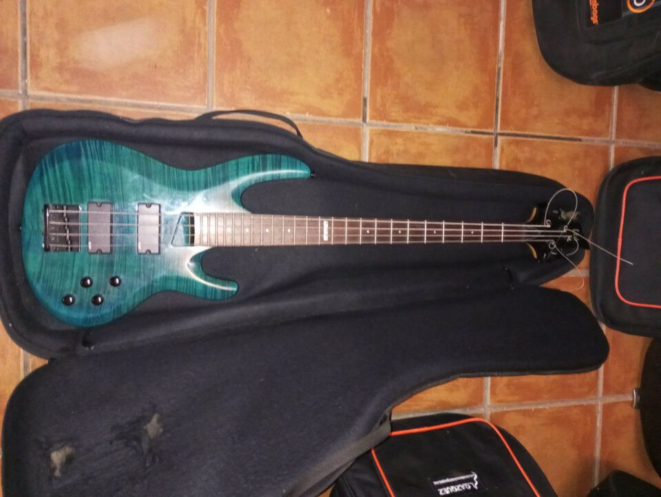Bajo LTD B 154