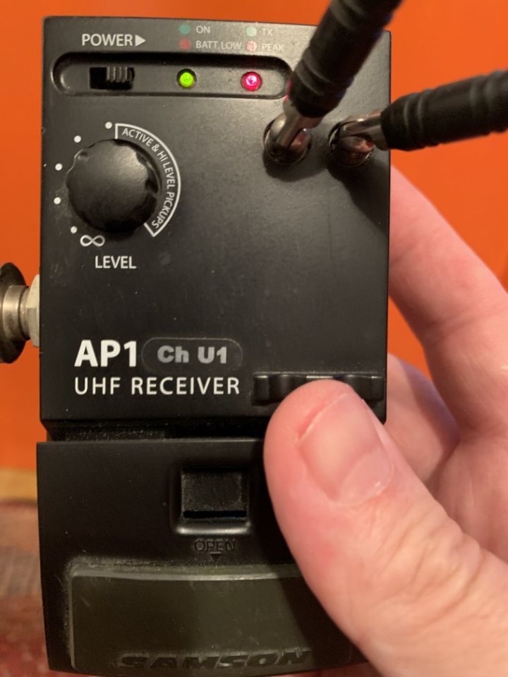 Samson Airline AP1 sistema inalámbrico "stompbox" con micrófono modelo AG1