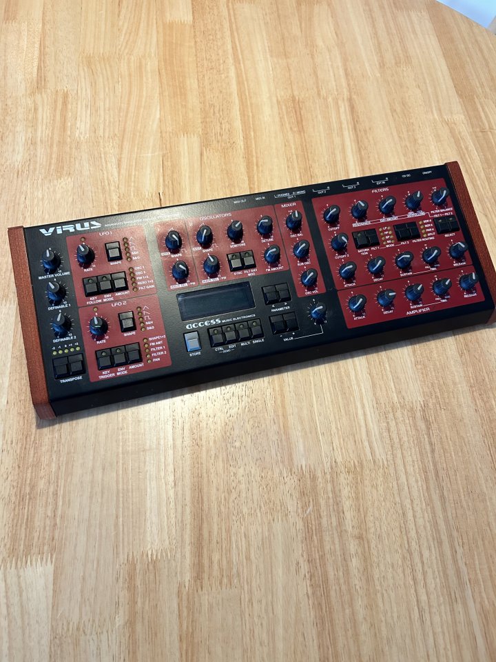 Access Virus – sintetizador profesional: En perfecto estado